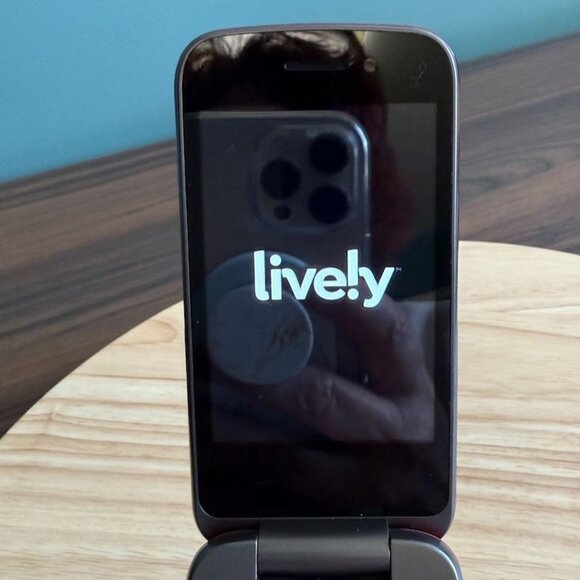 Jitterbug Flip2 Easy-To-Use Senior Cell Phone With Charging Dock & Guides Comple - Picture 4 of 10